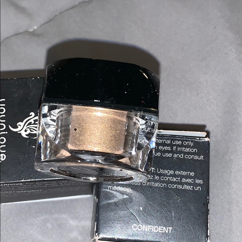 Moodstruck mineral shimmer pigment